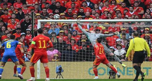 بعد غياب 64 عامًا.. ويلز تتأهل للمونديال برصاصة خاطئة من أوكرانيا